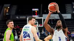 Anadolu Efes, sahasında TOFAŞ'ı devirdi! 