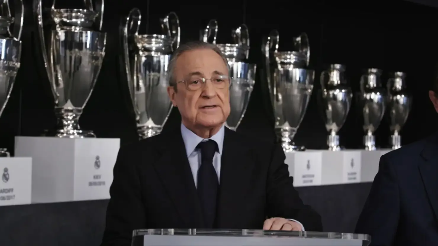 Real Madrid'de Başkan Perez o ismin biletini kesti!