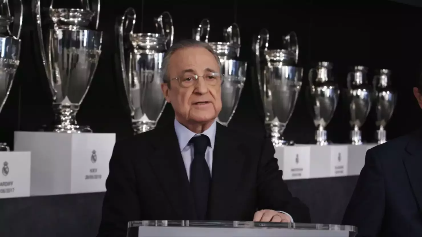 Real Madrid'de Başkan Perez o ismin biletini kesti!