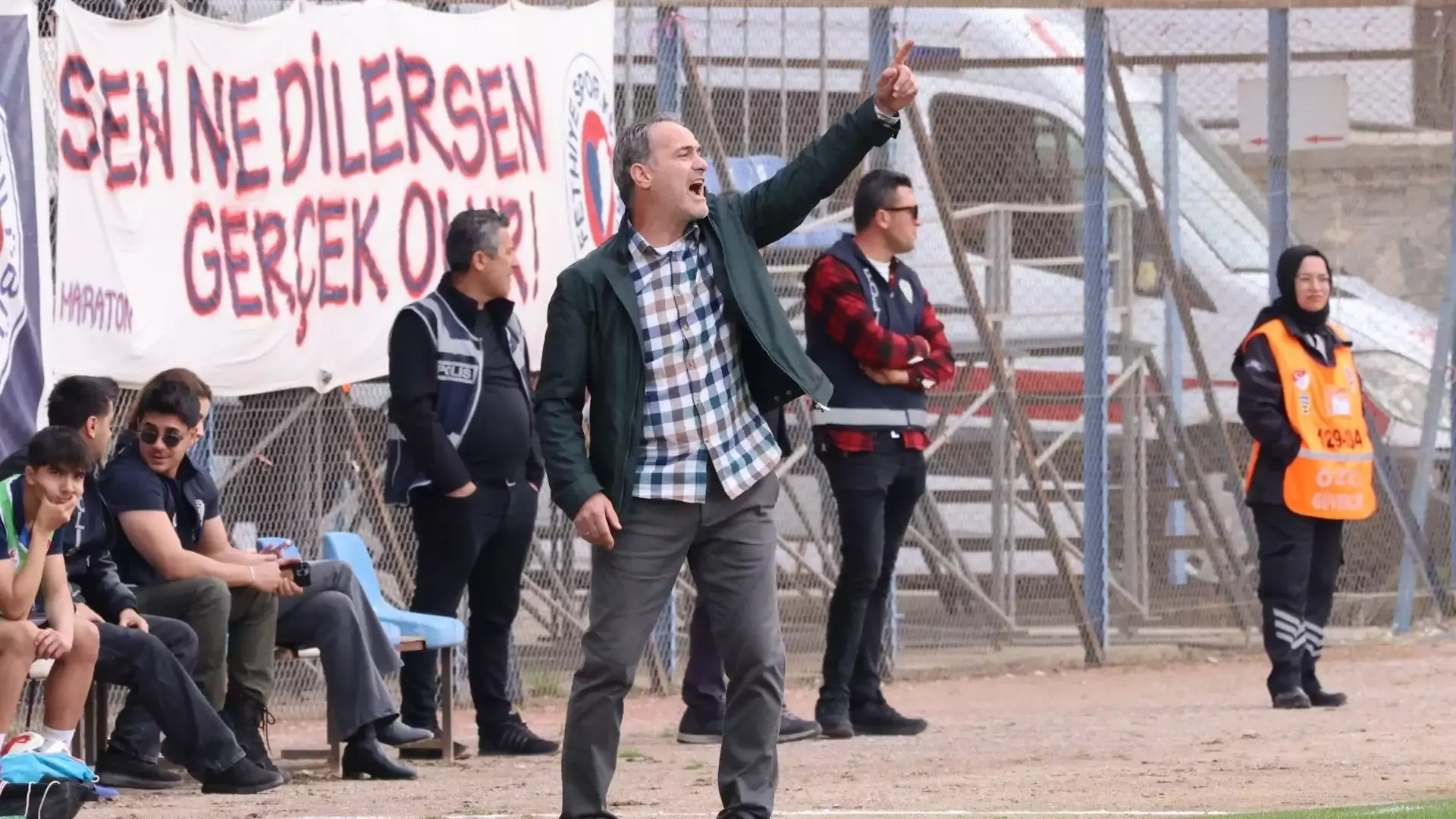 Cüneyt Biçer ilk maçında kazandı! İşte maç sonu açıklamaları