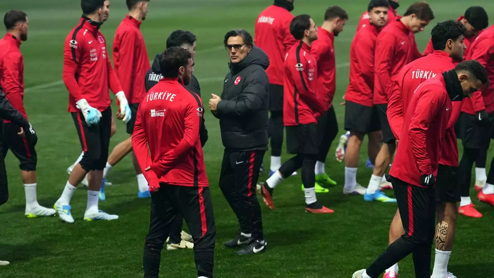 A Milli Futbol Takımı, Romanya maçının hazırlıklarını sürdürdü"