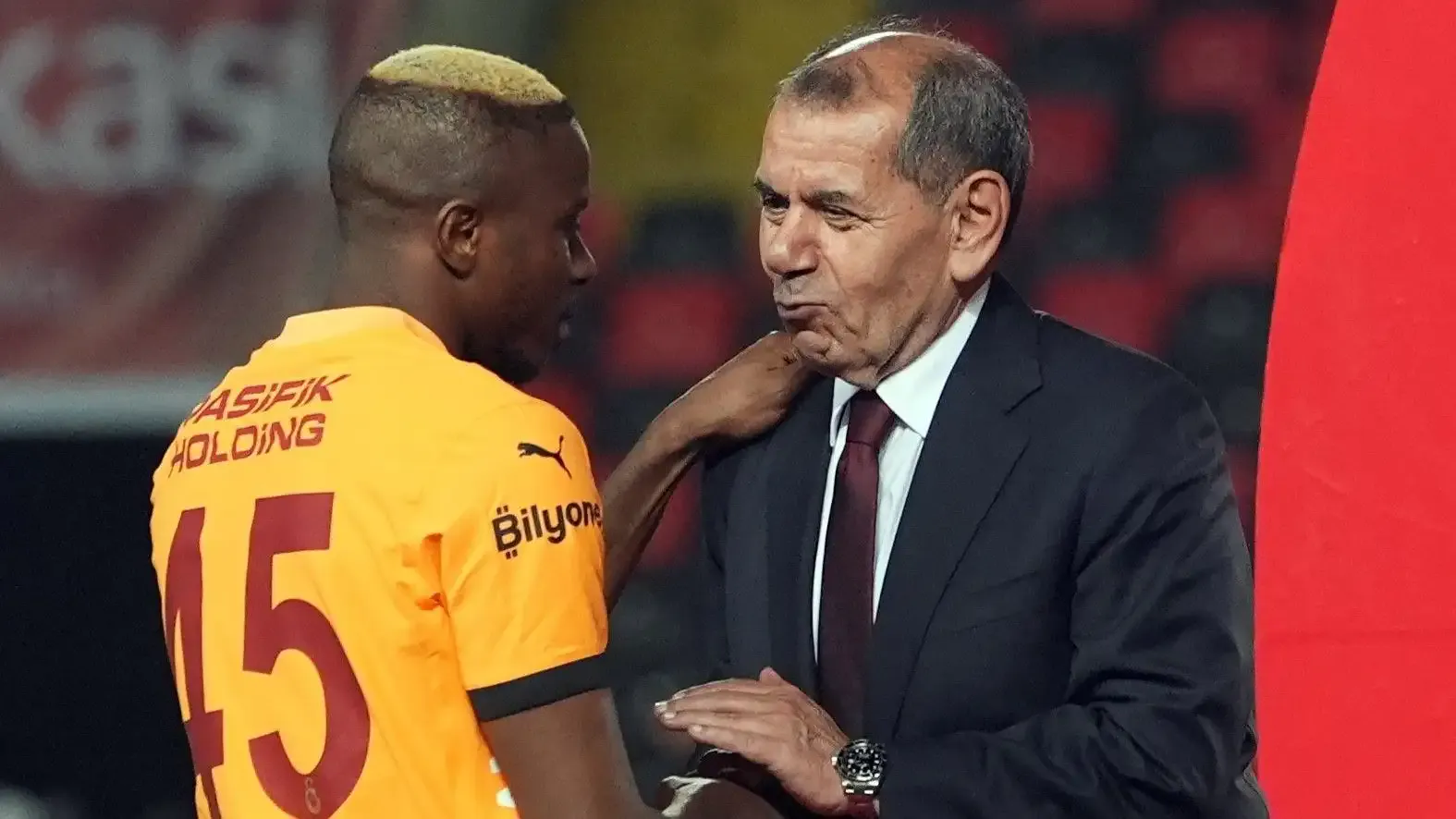Dursun Özbek soyunma odasına indi, Osimhen'den çıkış geldi! İşte diyaloglar...