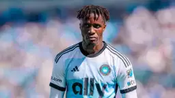 Charlotte'tan Wilfried Zaha'ya şok!