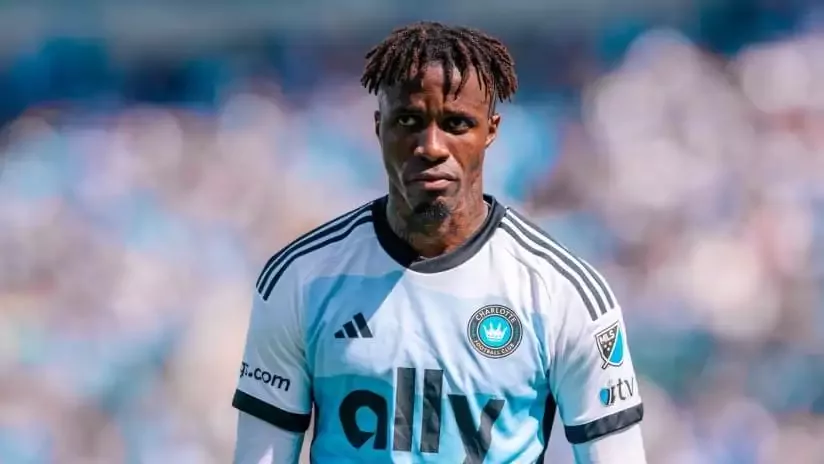 Charlotte'tan Wilfried Zaha'ya şok!