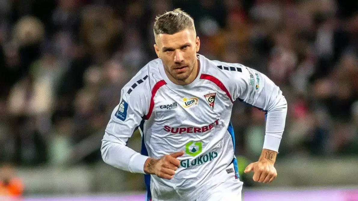 Polonya'da gündem Podolski! Oyuna girdikten iki dakika sonra...