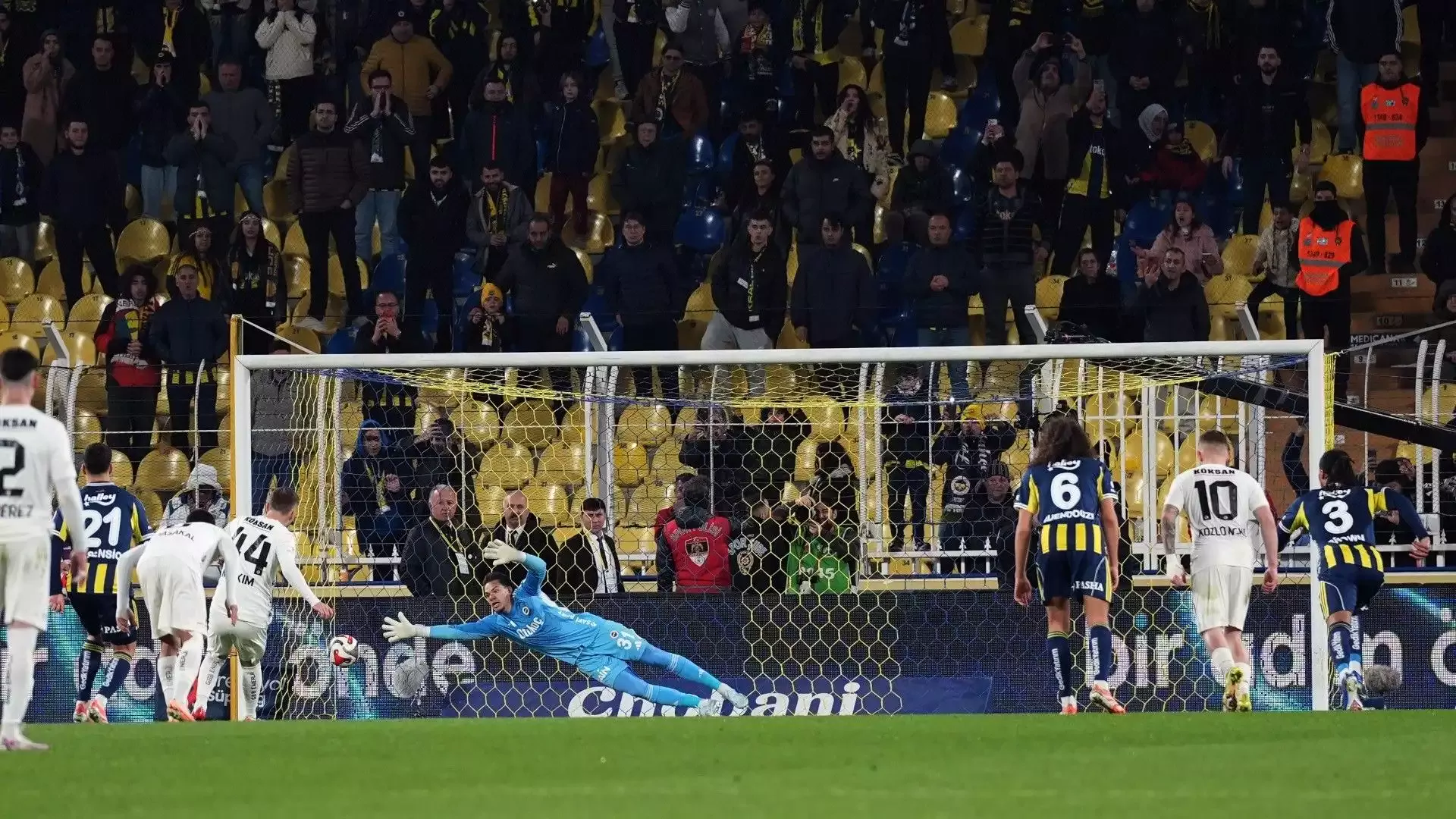 Fenerbahçe, kalesini gole kapatamıyor