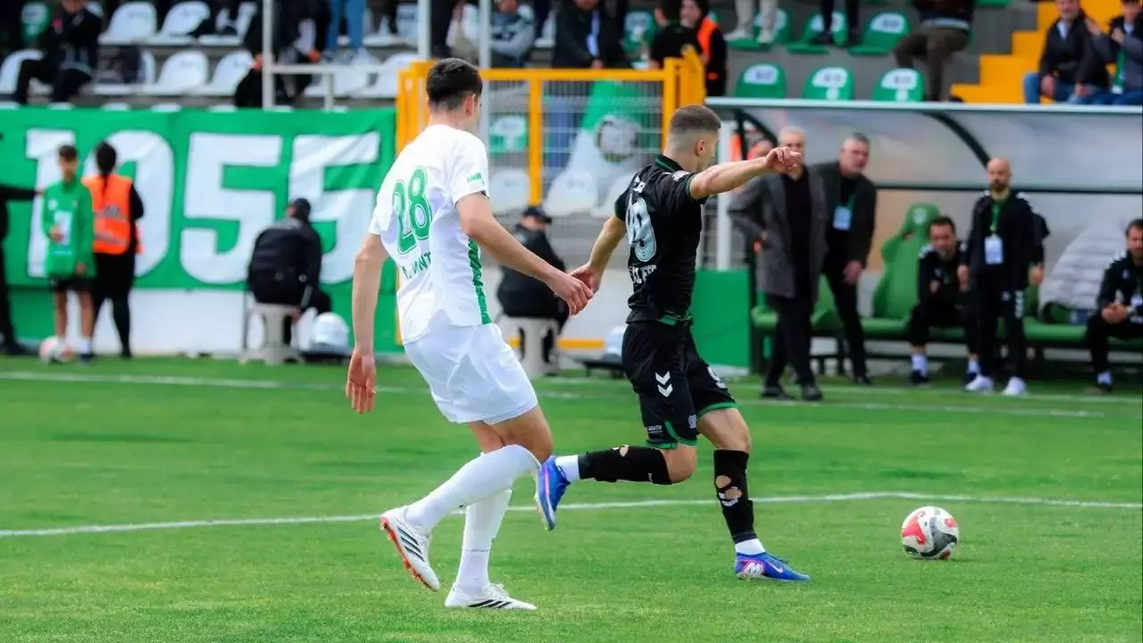 Alev hattındaki kritik maçta Serik Spor, Sakaryaspor'u 2 golle geçti!
