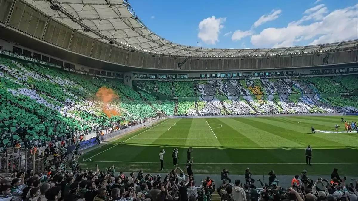 Teksas Taraftar Grubu'nun, 40 bin kartonla hazırladığı koreografi