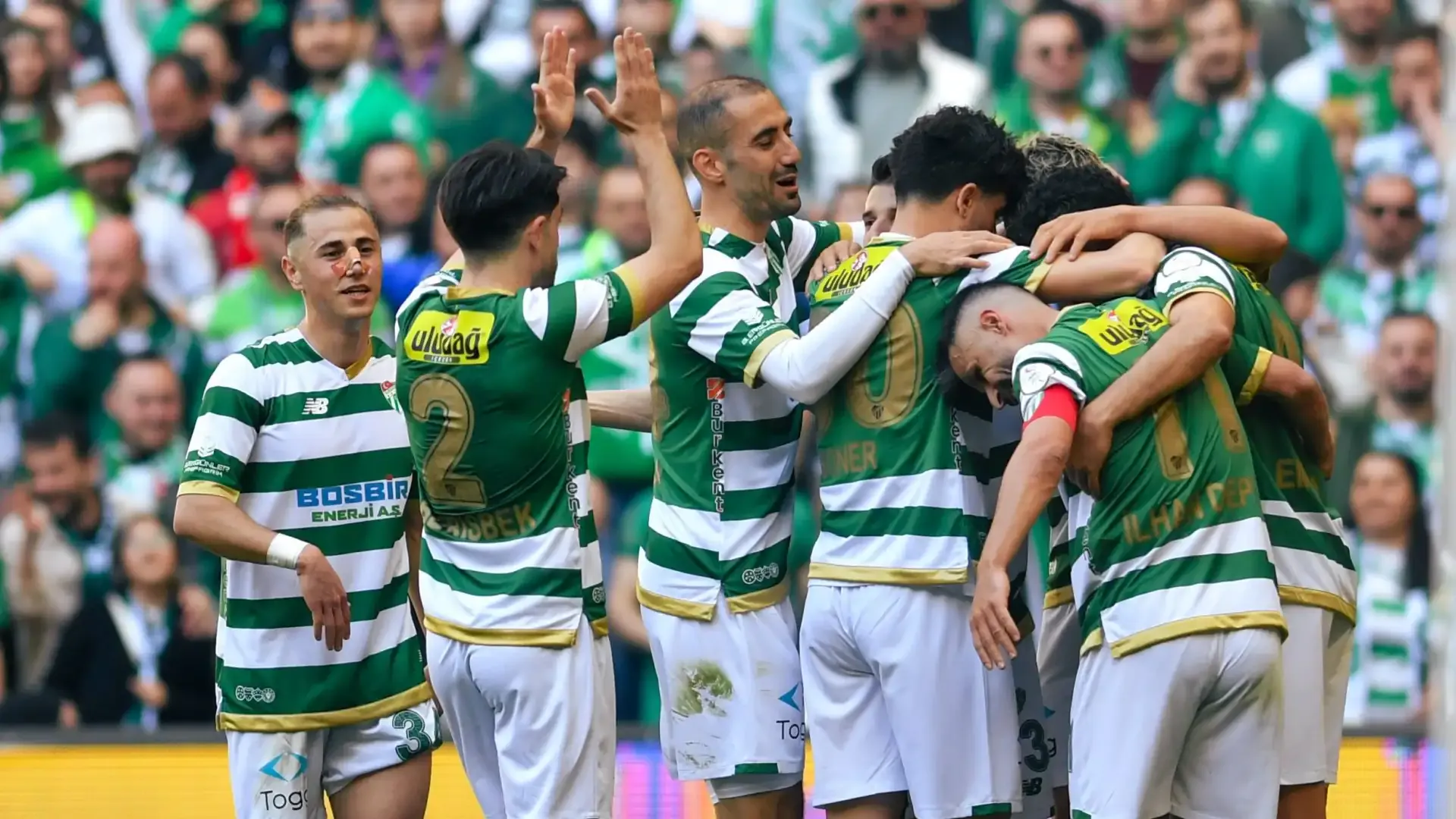 Bursasporlu futbolcuların yaşadığı gol sevinci