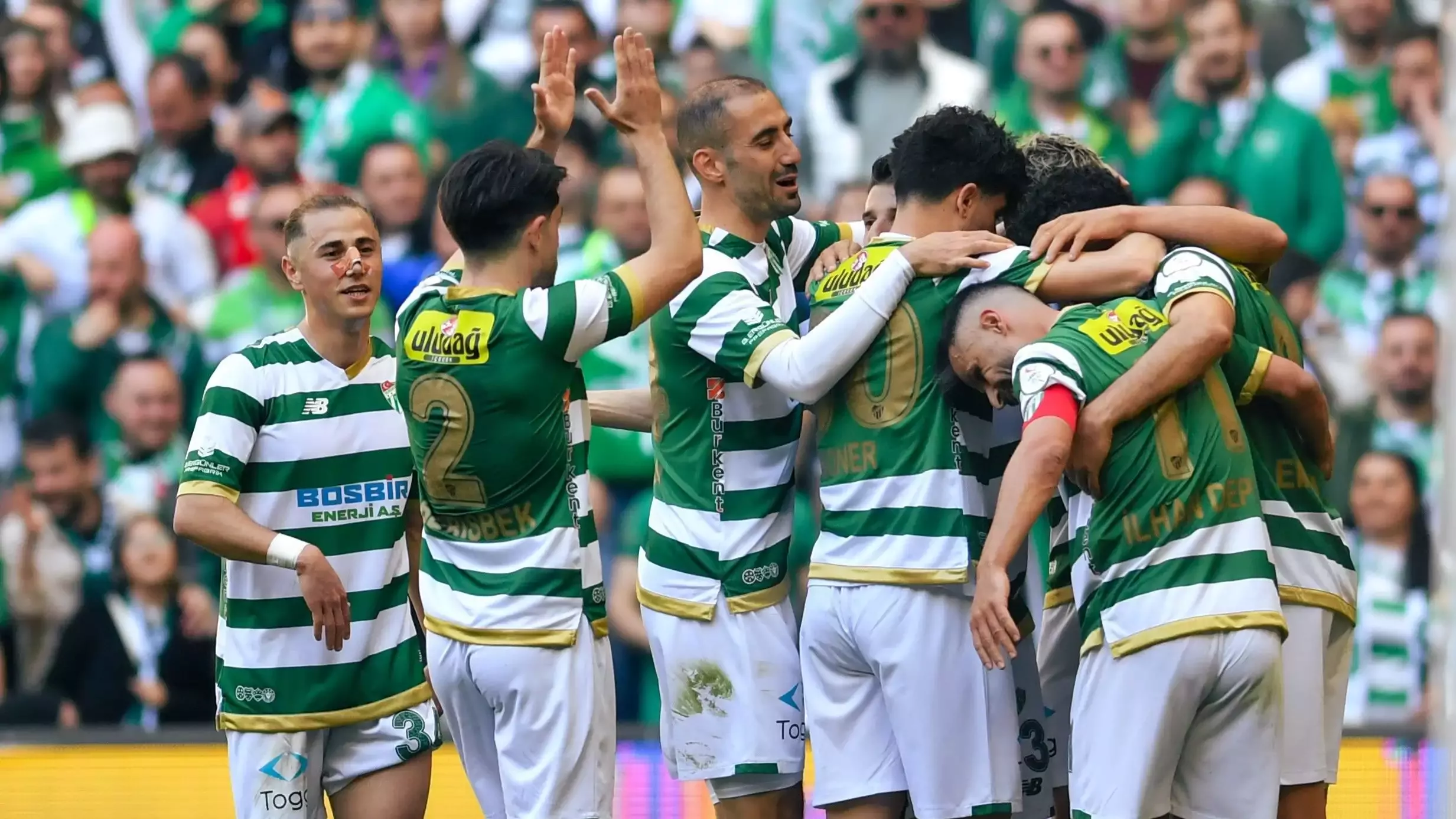 Bursasporlu futbolcuların yaşadığı gol sevinci