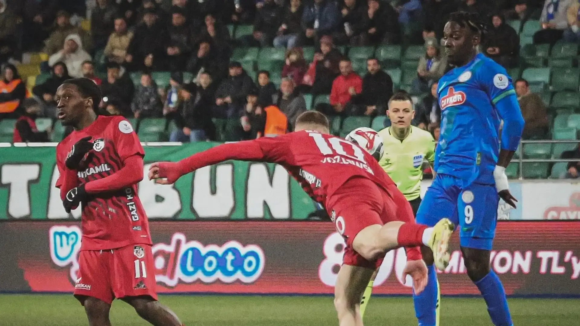 Rizespor, Gaziantep FK'yı son dakikada mağlup etti!