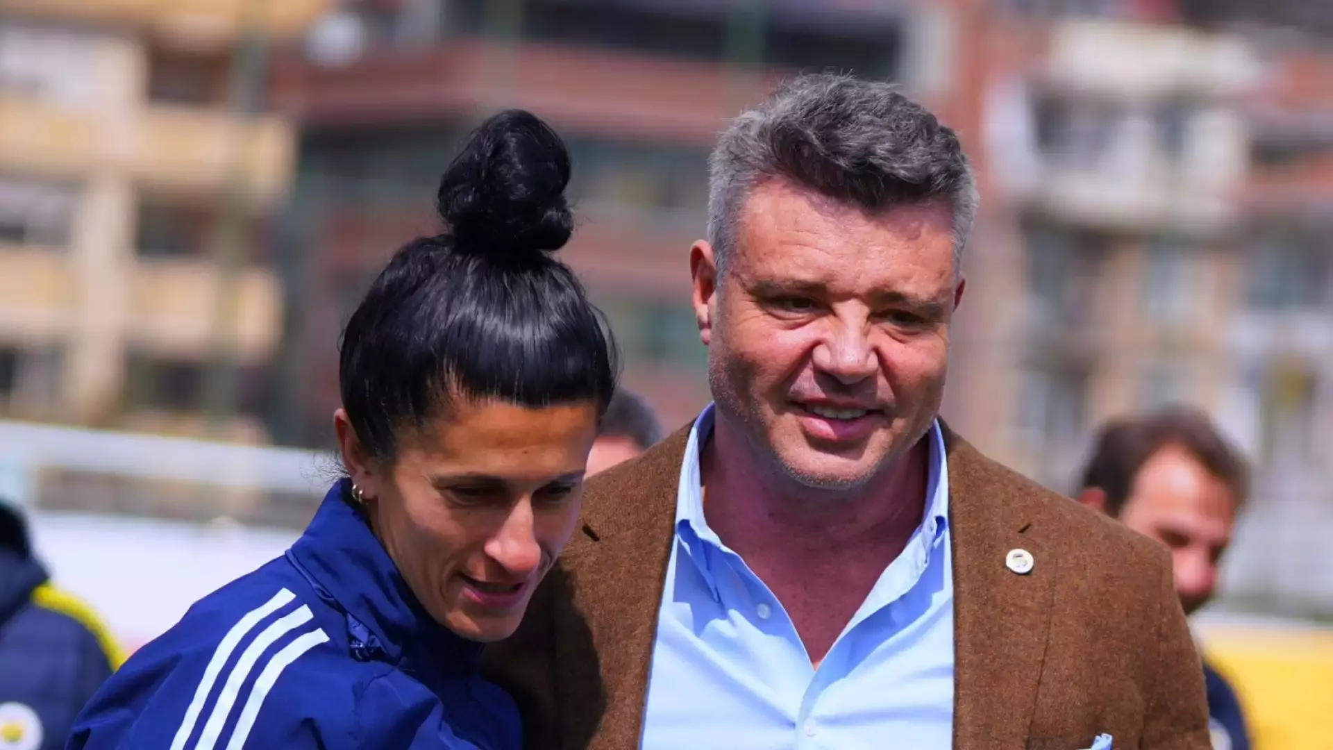 Sadettin Saran'dan kadın futbol takımına ziyaret 