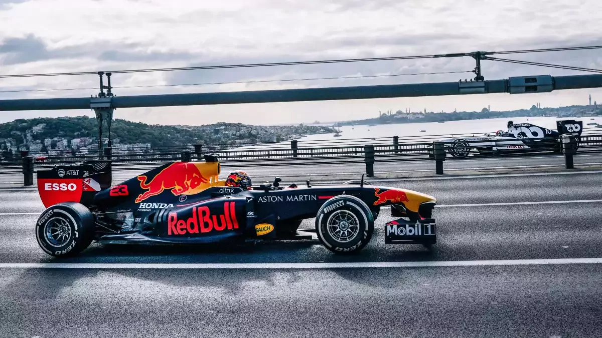 Dolmabahçe’de F1 heyecanı: Tsunoda gösteri sürüşüne çıkıyor!