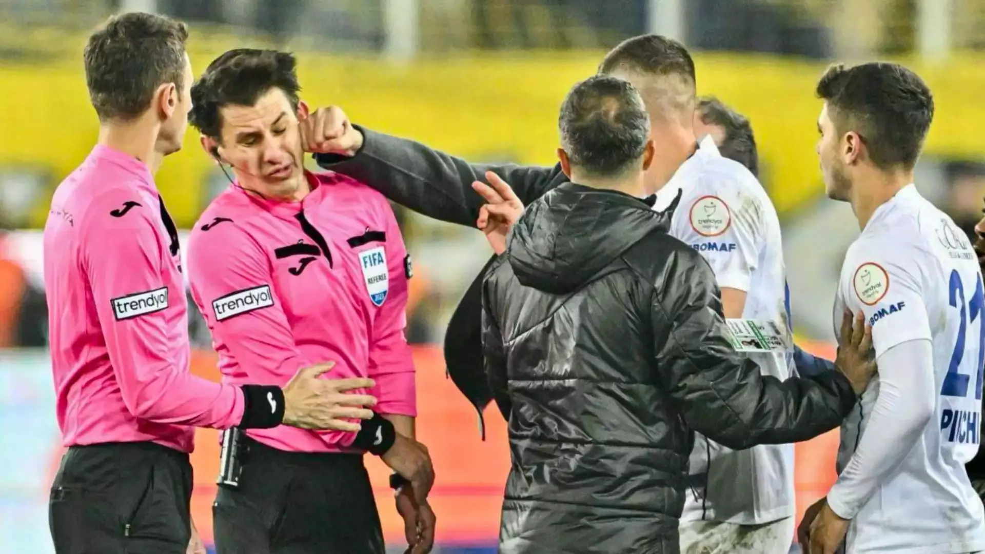 Ankaragücü - Çaykur Rizespor maçında Halil Umut Meler'e saldırı olayı
