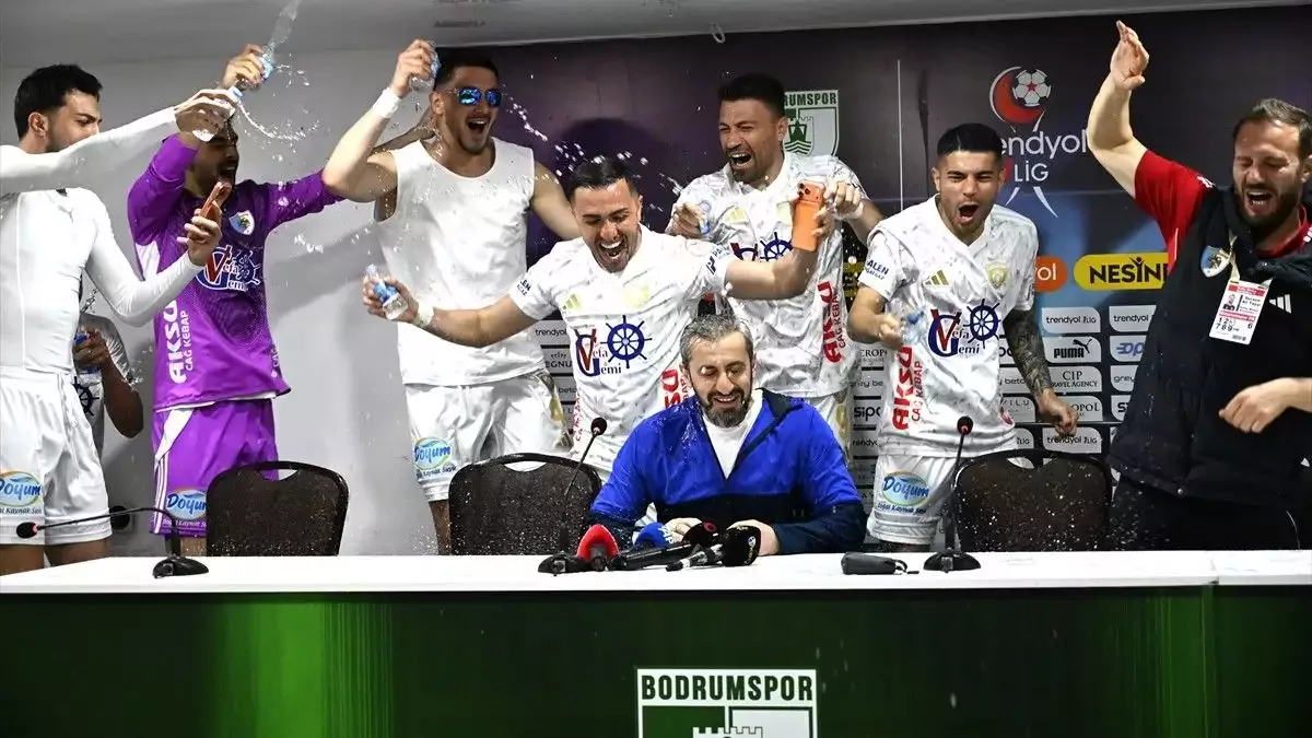 Serkan Özbalta, takımını Süper Lig'e taşıyan 125. teknik direktör oldu