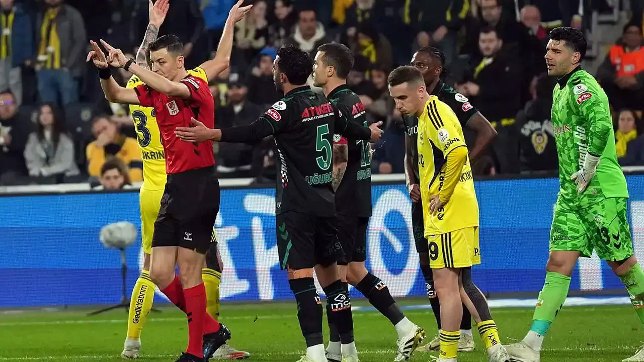 Fenerbahçe - Konyaspor Süper Lig maçından kare