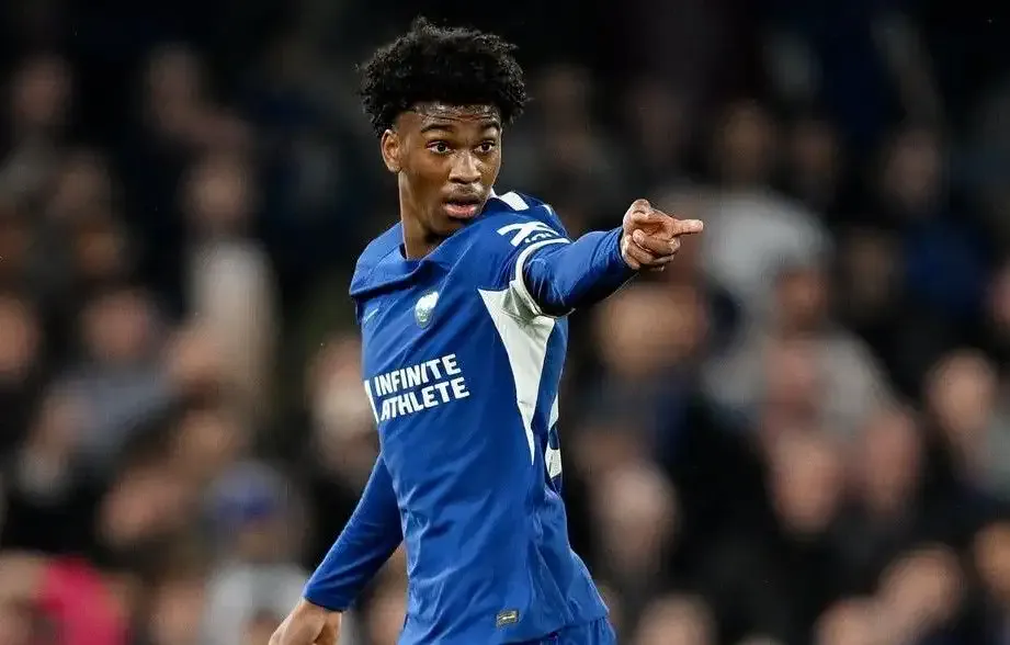 Chelsea'nin 19 yaşındaki sağ beki Josh Acheampong