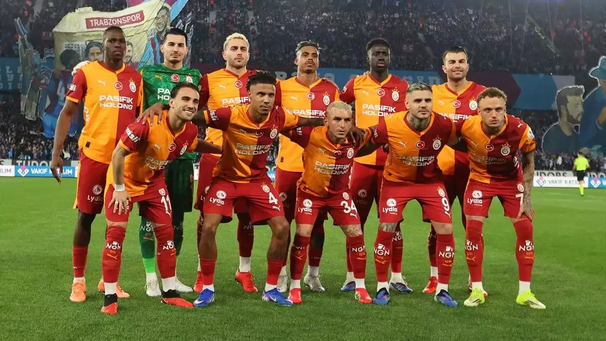 Galatasaraylı futbolcular, Trabzonspor maçının ardından şampiyonluk yemini etti