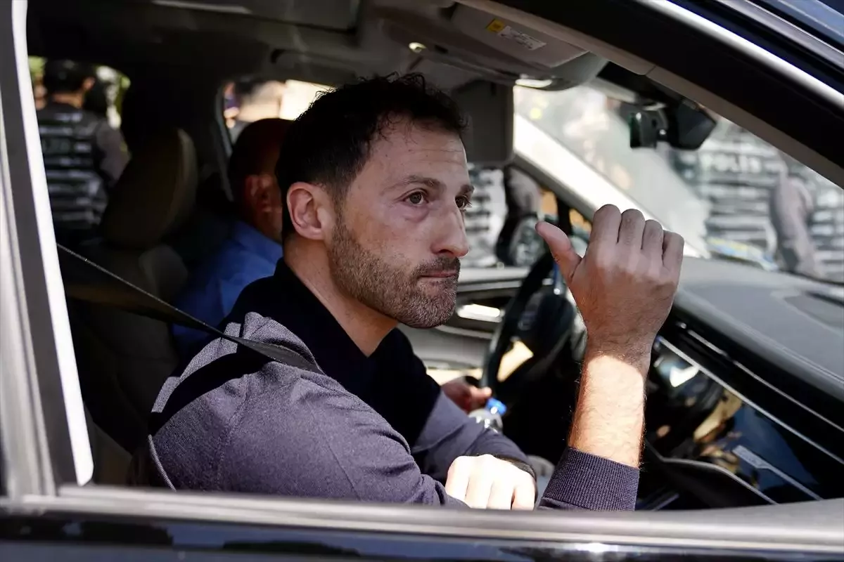 Fenerbahçe'de takımla vedalaşmak için tesislere gelen Domenico Tedesco duygusal anlar yaşadı