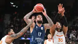 Derbide Anadolu Efes Galatasaray'ı 87-80 geçti!