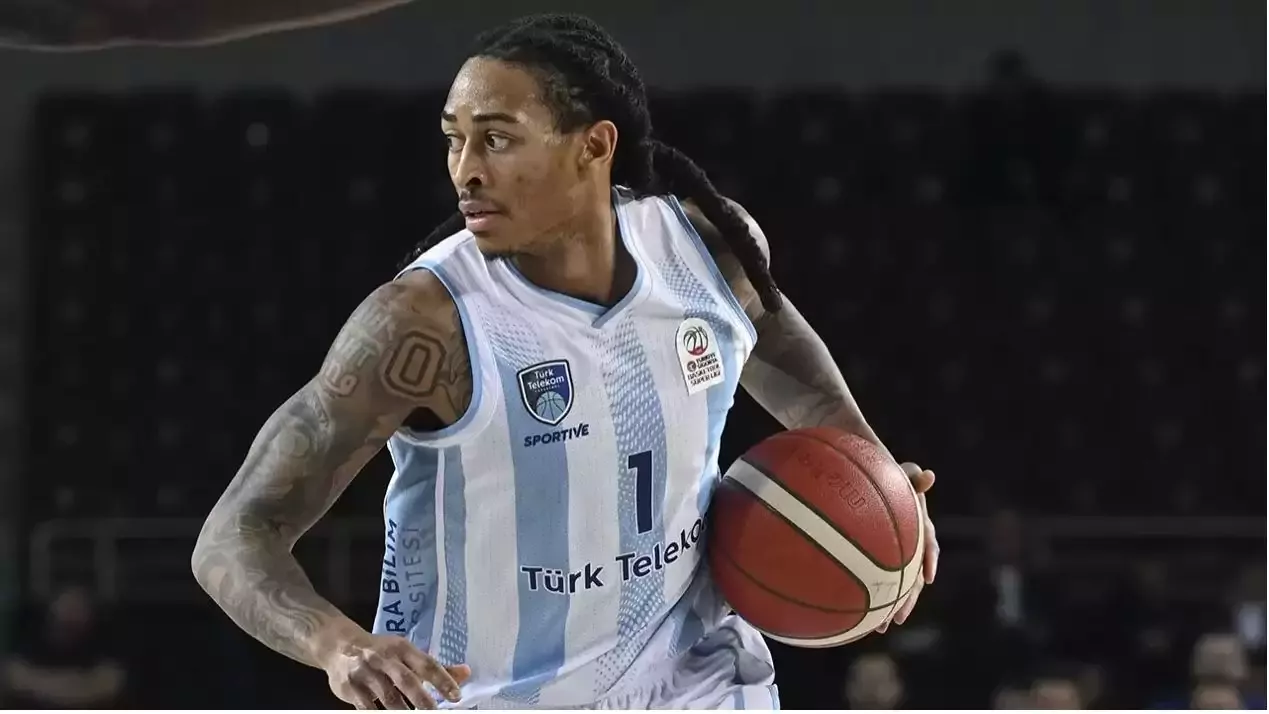 Türk Telekom erteleme maçında Esenler Erokspor'u rahat geçti