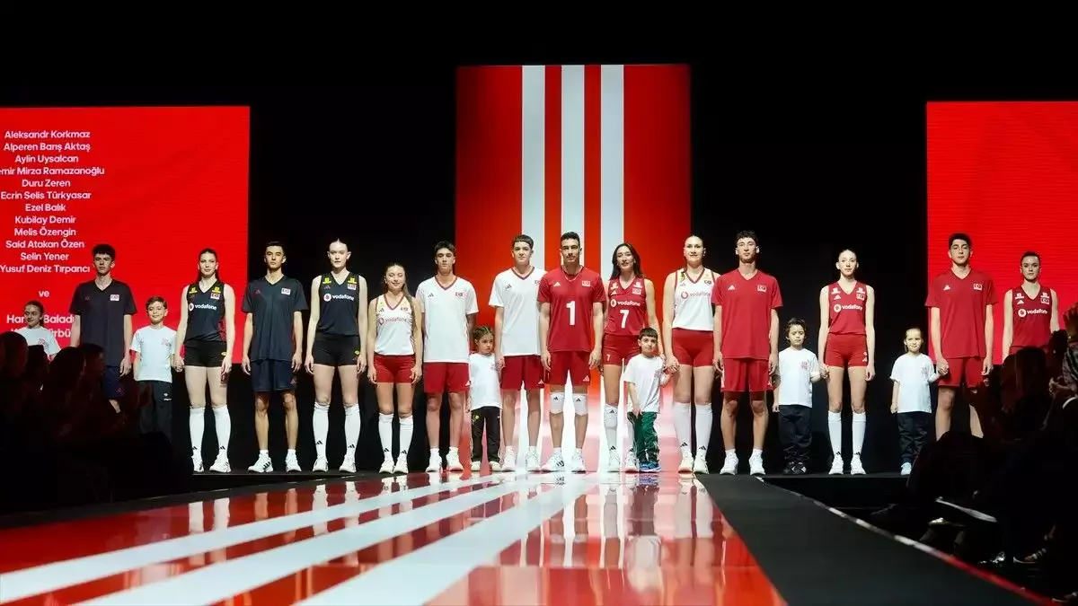 A Milli Kadın ve Erkek Voleybol Takımları'nın yeni formaları tanıtıldı!
