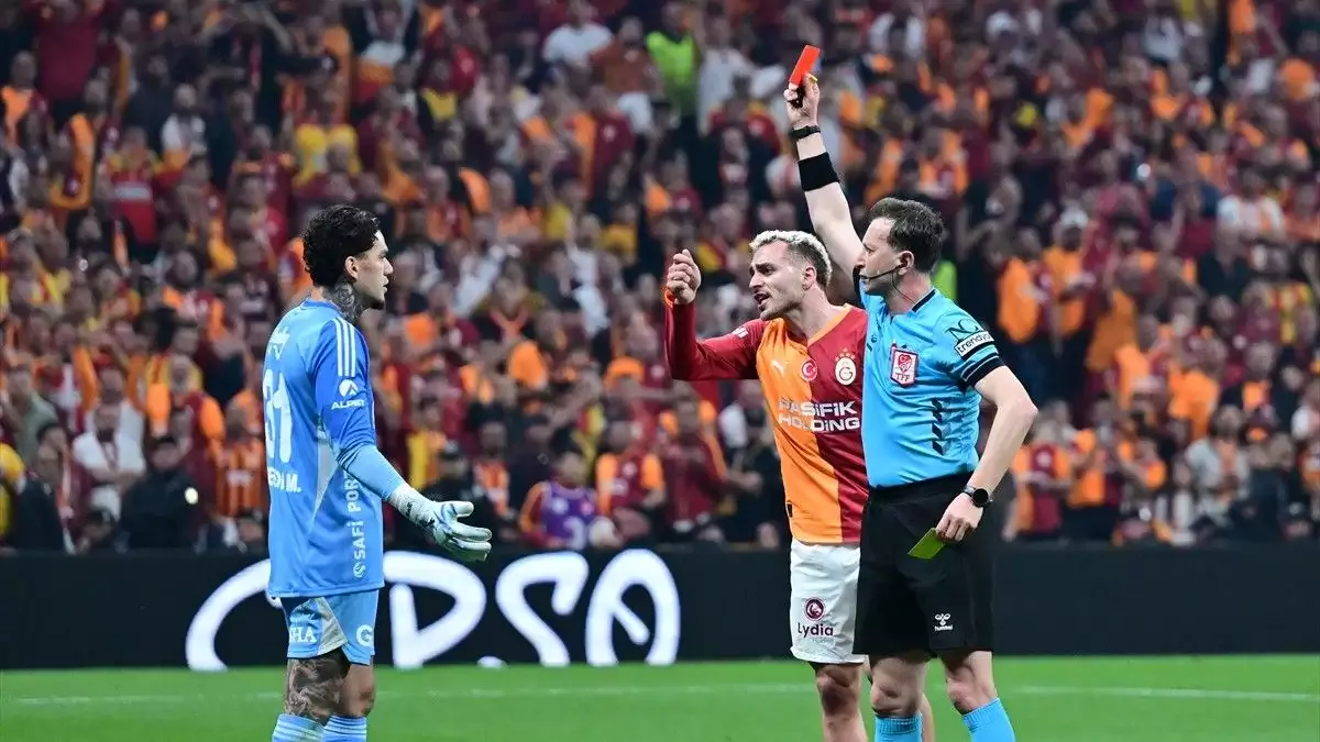 Fenerbahçe'de Galatasaray derbisinde kırmızı kart gören Ederson'dan gece yarısı paylaşım! Özür diledi