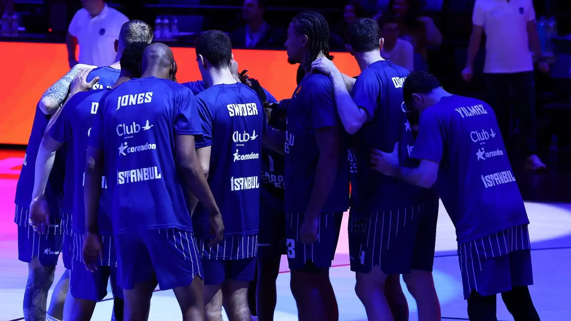 Anadolu Efes'te 3 oyuncu Partizan maçında forma giyemeyecek!