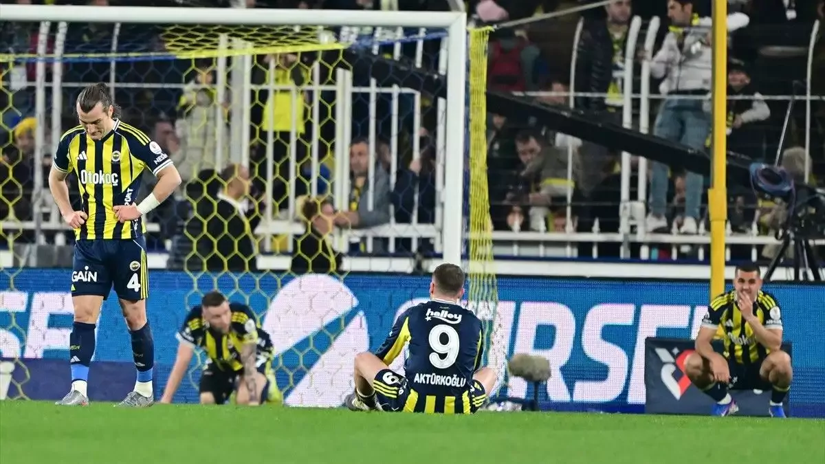 Kadıköy'de dramatik son! Şampiyonluk yolunda Fenerbahçe, Çaykur Rizespor'a son anda puan kaybetti