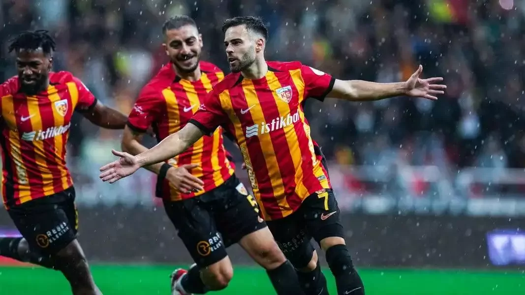 Kayserispor'da kaptan Miguel Cardoso 150. lig maçına çıktı