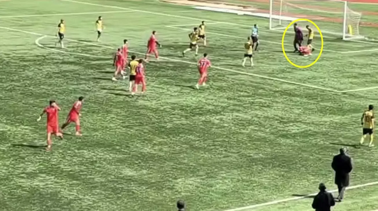 Kızıltepe - Derikspor maçında kan dorduran görüntüler! Rakibinin yüzüne tekme attı, elmacık kemiğini kırdı