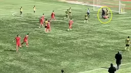 Kızıltepe - Derikspor maçında kan dorduran görüntüler! Rakibinin yüzüne tekme attı, elmacık kemiğini kırdı