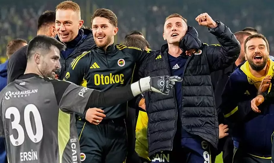 Spor yazarları Fenerbahçe - Beşiktaş derbisi için ne dedi? | "Ersin havalimanında, Fenerbahçe yarışta!"