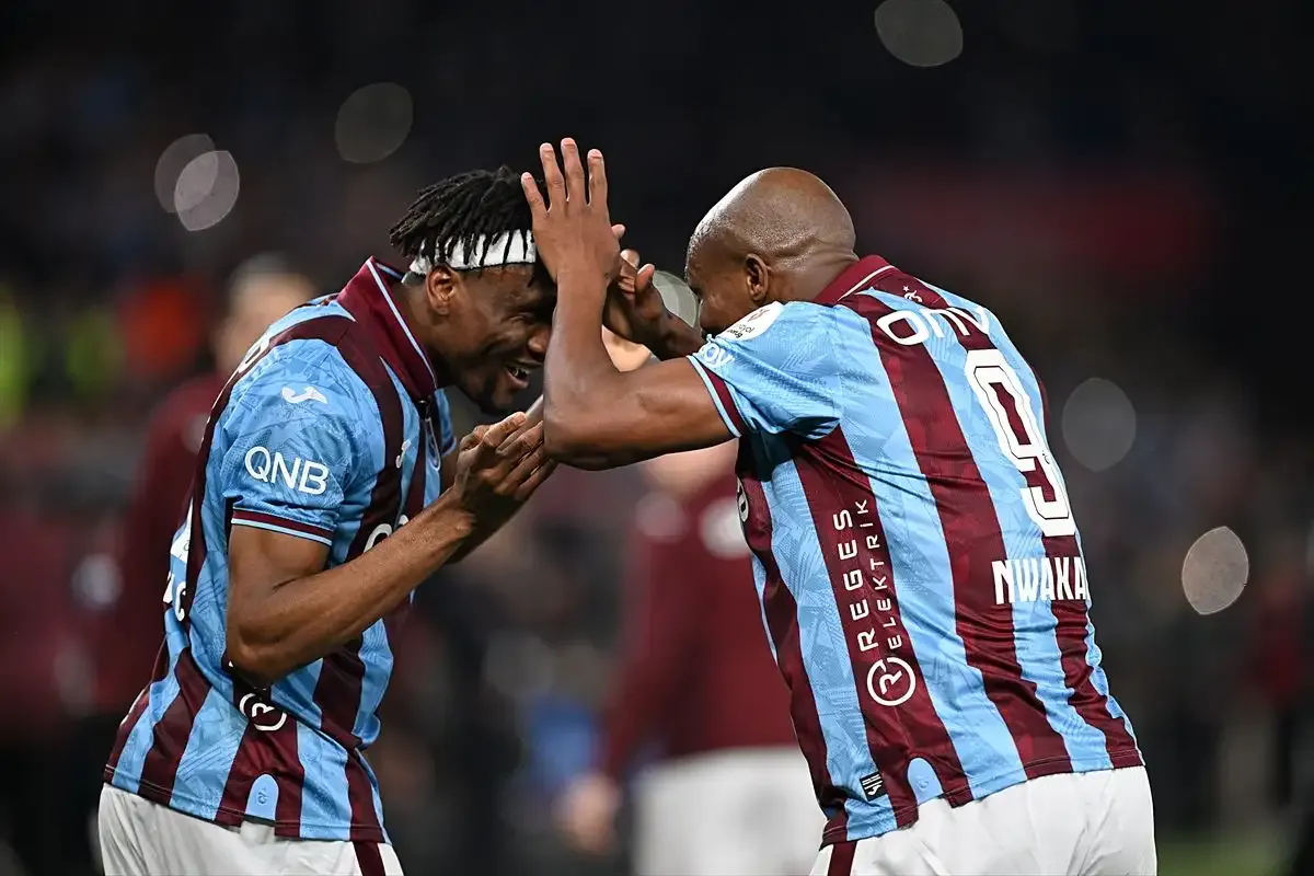 Chibuike Nwaiwu ve Anthony Nwaekeme'nin gol sevinci
