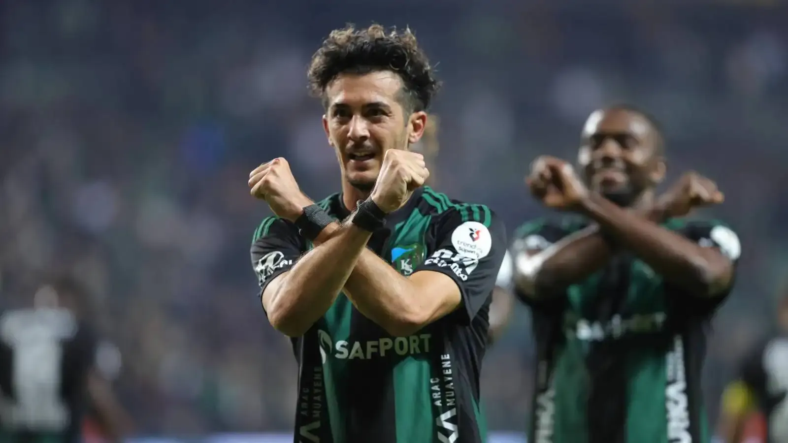 Kocaelisporlu Tayfur Bingöl'den gece yarısı Galatasaray paylaşımı