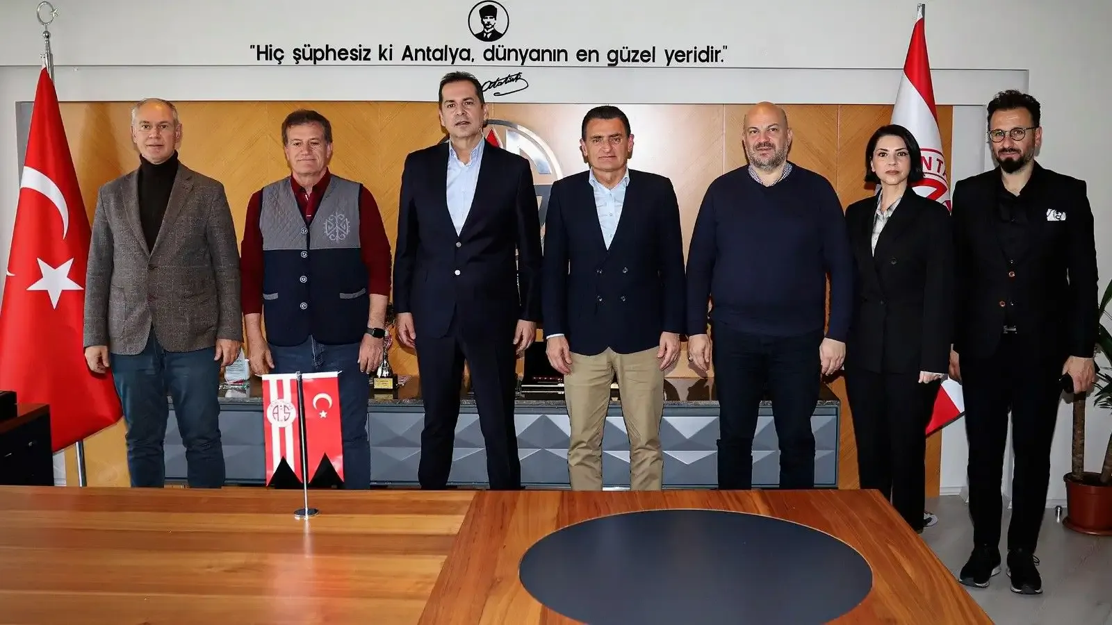 Yavru Vatan'ın bakanlarından Antalyaspor'a ziyaret