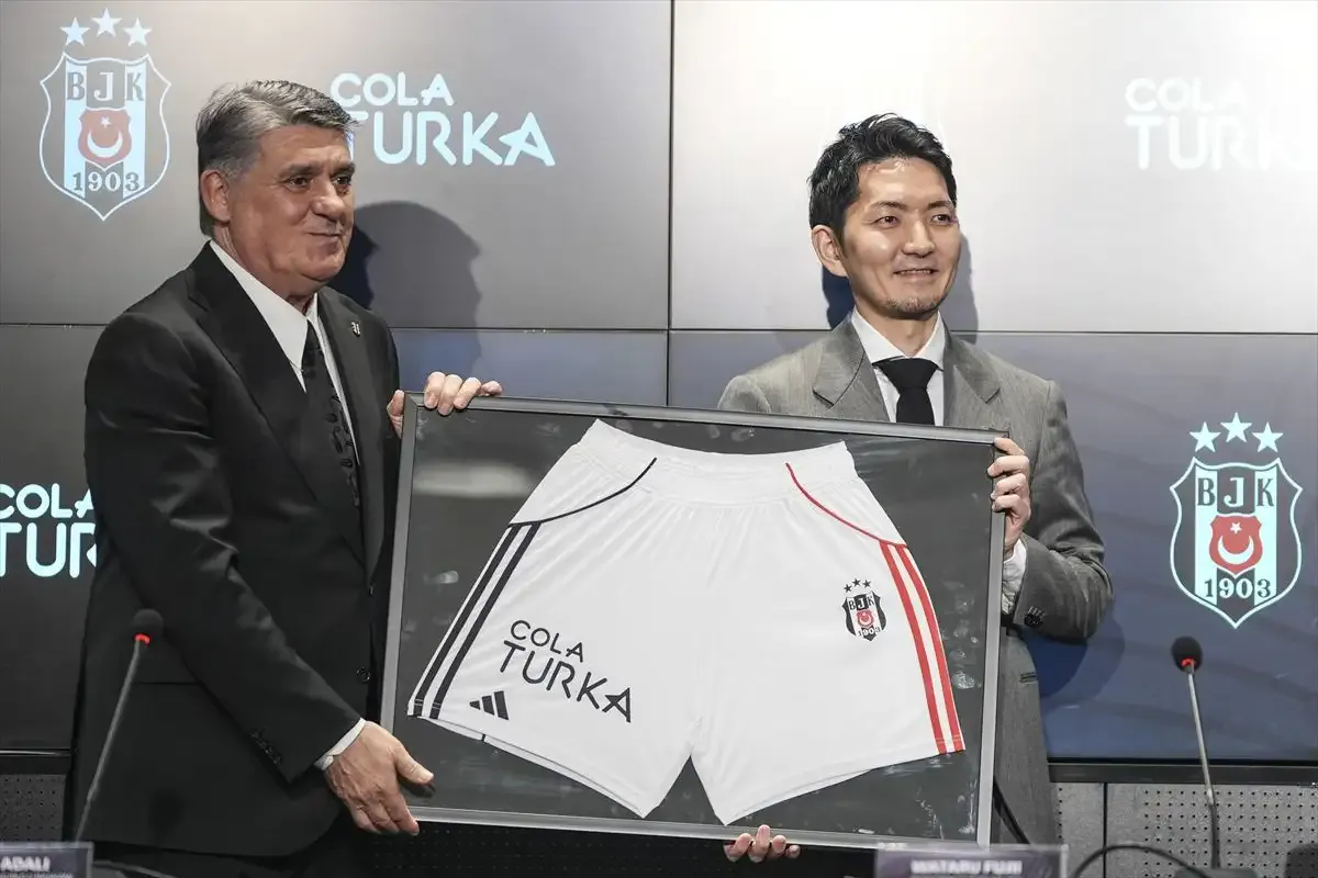 Beşiktaş'ın yeni sponsoru Cola Turka oldu