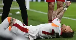 Liverpool, Noa Lang'in sakatlığı sonrası reklam panolarını değiştirdi