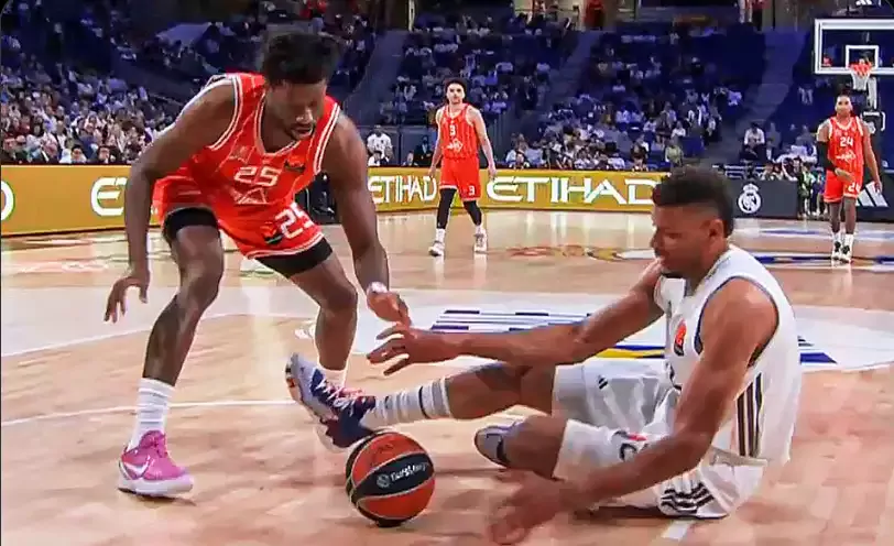 Walter_Tavares_Injury_