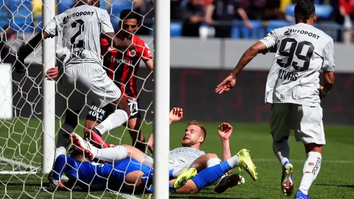 Gençlerbirliği ile Kocaelispor takımları Ankara Eryaman Stadı'nda karşılaştı.