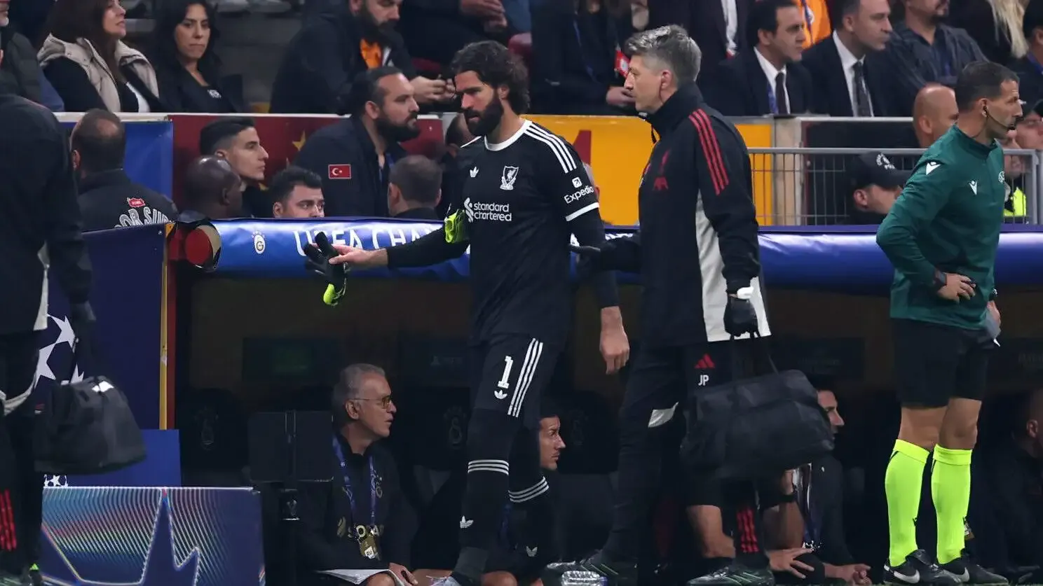 Son olarak Galatasaray maçına çıkmıştı... Alisson sezonu kapattı!