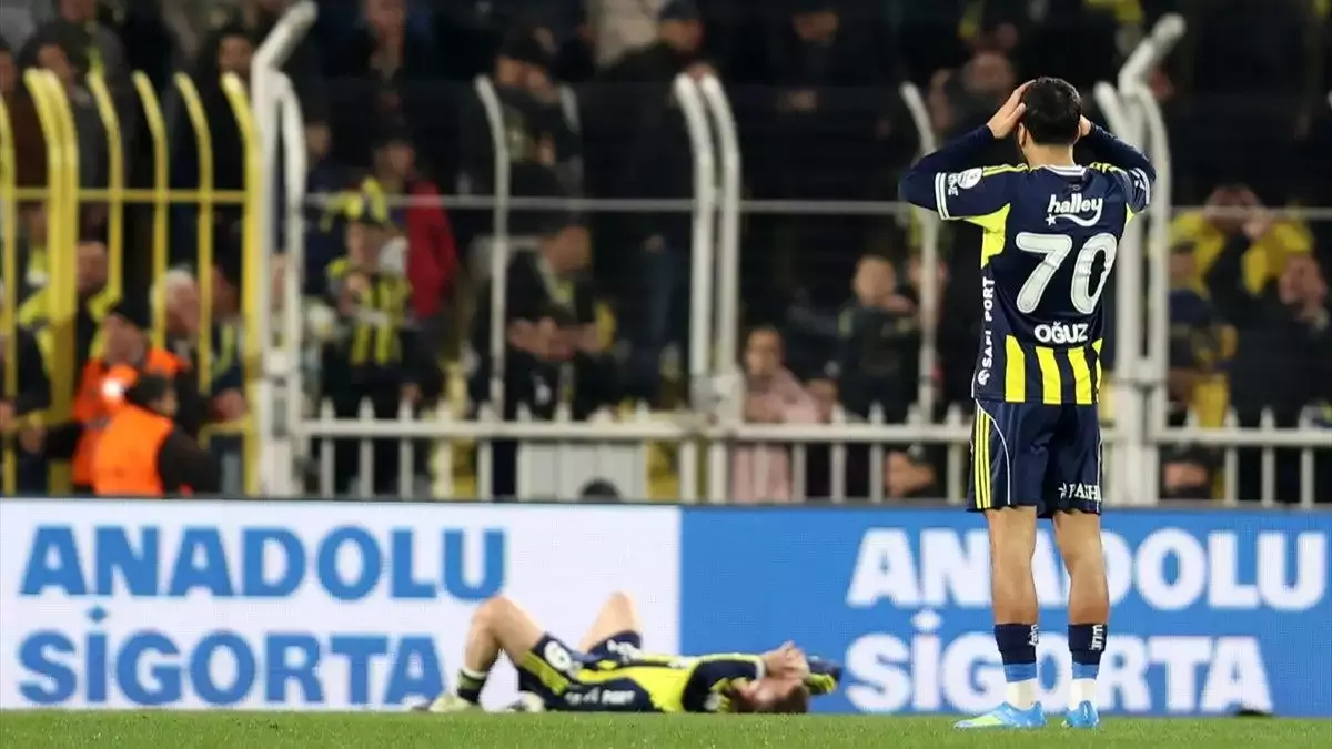 Çaykur Rizespor'un son dakika golünden sonra Fenerbahçeli futbolcu Oğuz Aydın'ın üzüntüsü