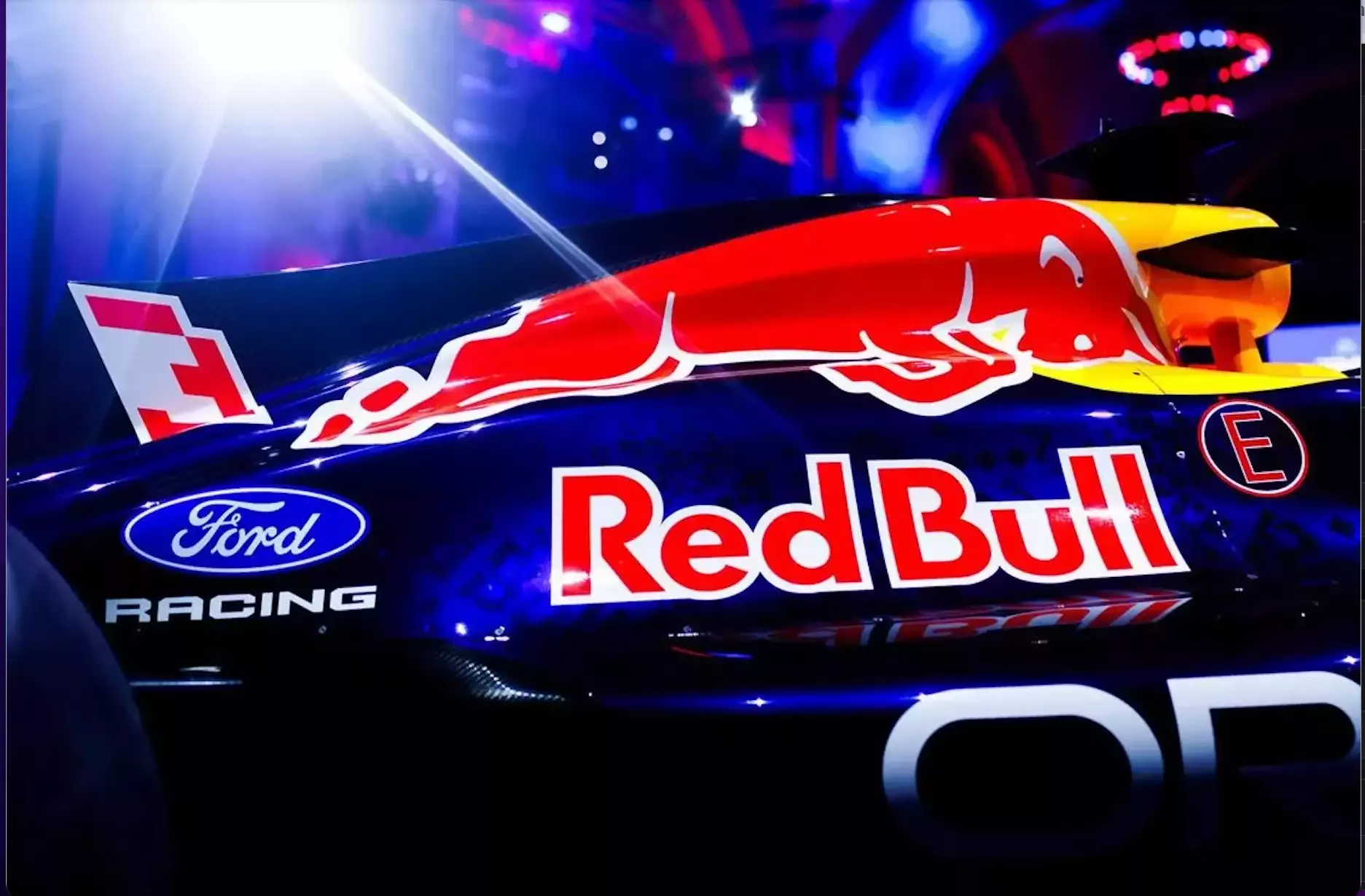 Dietrich Mateschitz'in anısına: DM01, Ford motorlu ilk Red Bull motorudur.