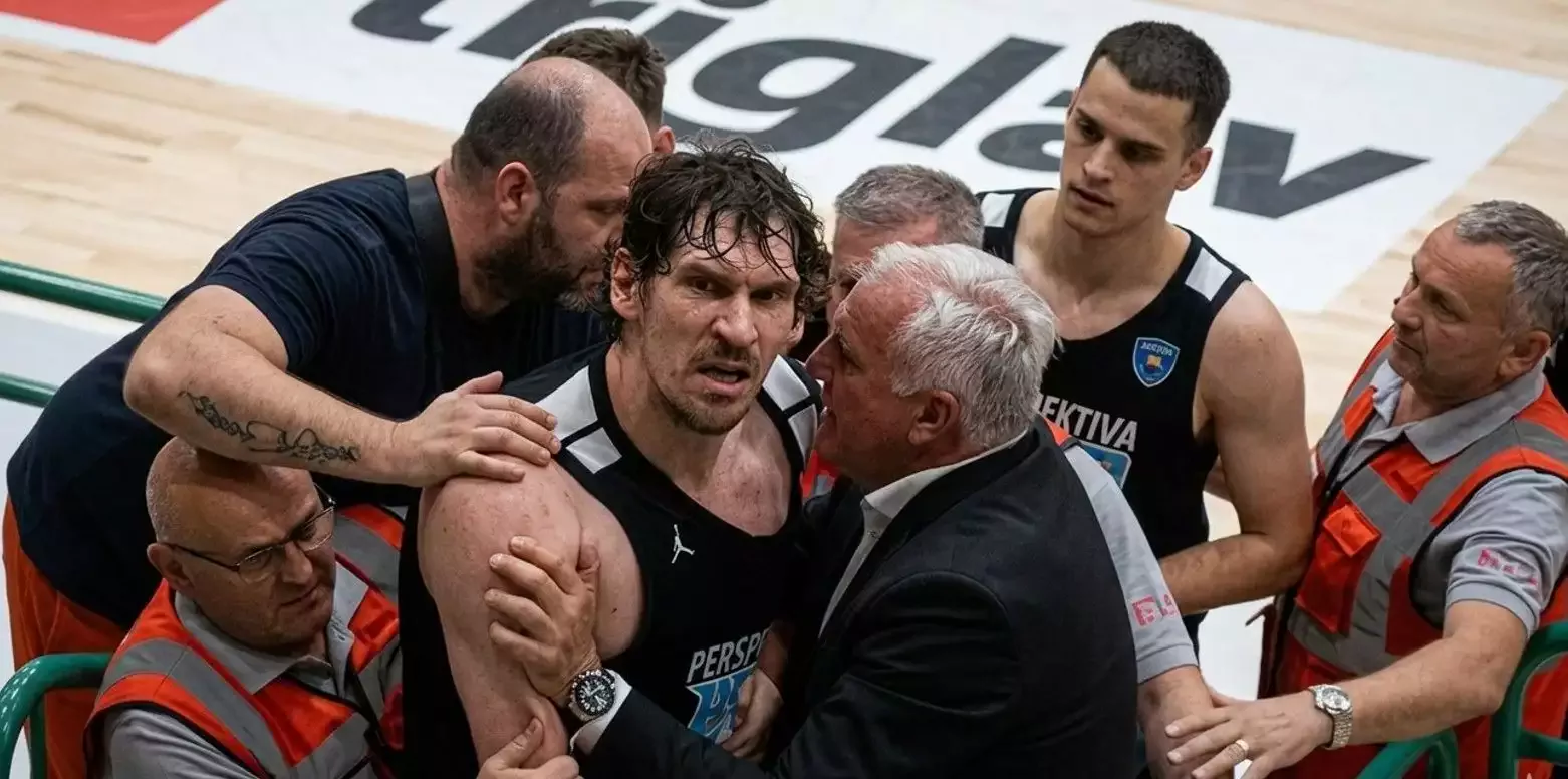Boban Marjanovic çılgına döndü! 10 kişi zor tuttu