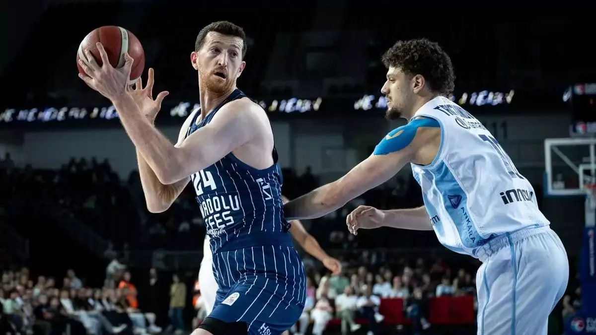 Anadolu Efes yarı finalde!