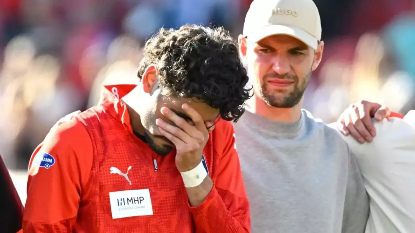 Bayern Münih'ten Eren Dinkçi'nin kız arkadaşına destek: "Hayatta futboldan daha önemli şeyler vardır"