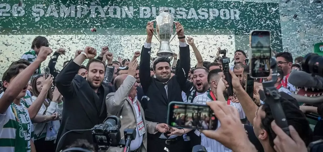 Bursaspor'dan dünyada ses getirecek transfer hamlesi! Şampiyorlar Ligi kazanmış gol kralı...