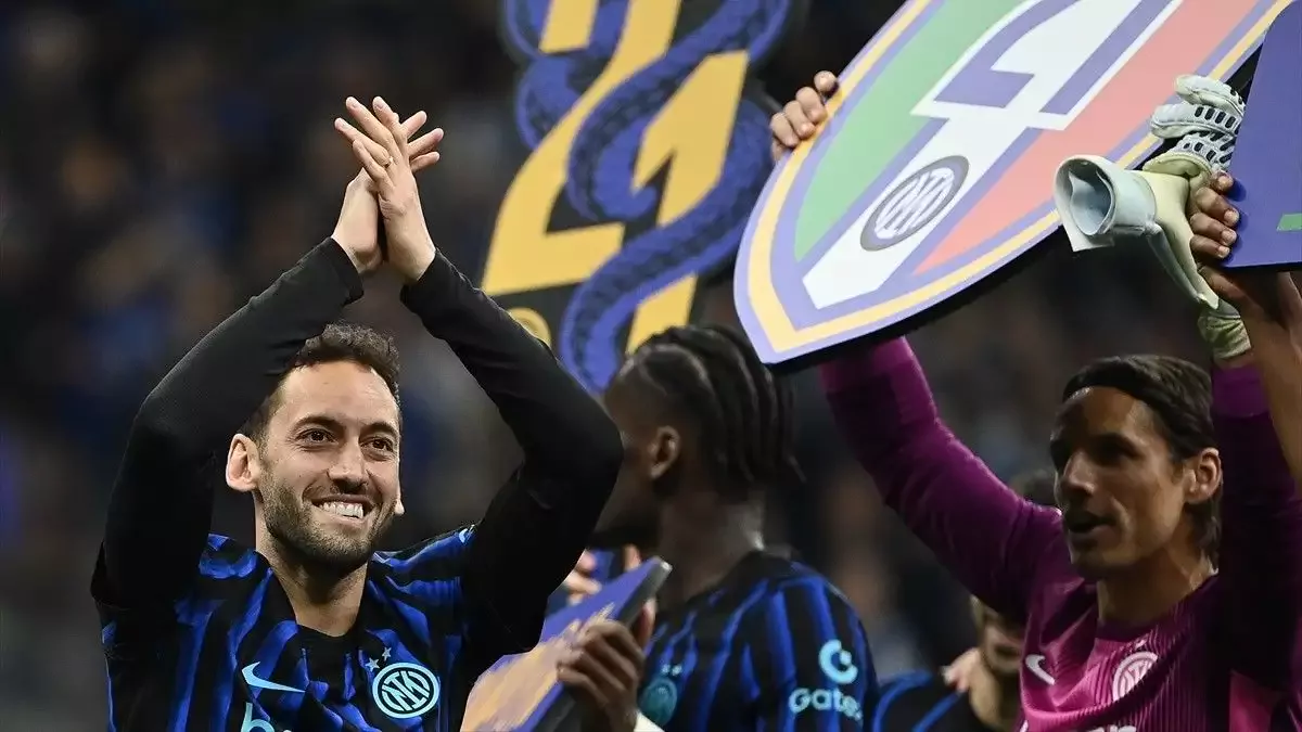 Hakan Çalhanoğlu'na övgü: Inter onu Milan'dan nasıl kaptı?