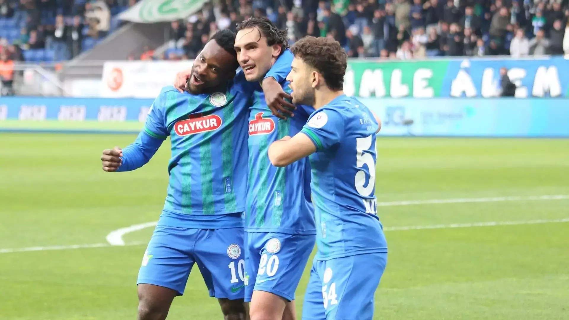 Bol gollü maçta Rizespor, Konyaspor'dan 3 puanı aldı!