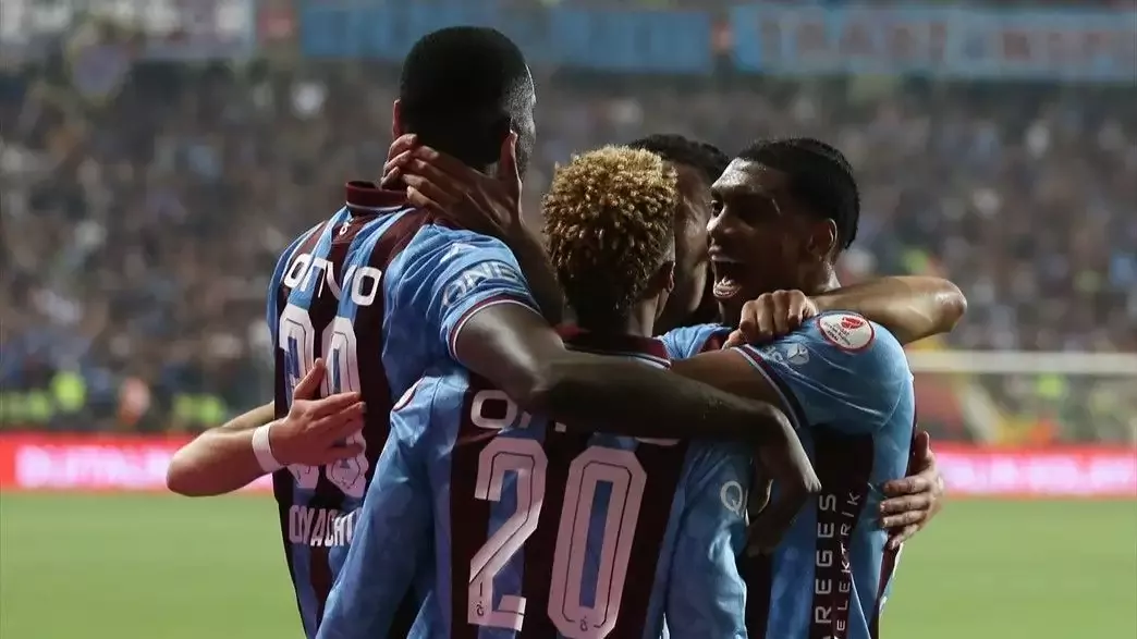 Trabzonsporlu futbolcuların gol sevinci